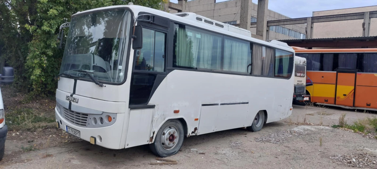 Isuzu Urban  - изображение 2