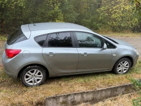 Opel Astra 1.4 Бензин 93 000 км, снимка 2