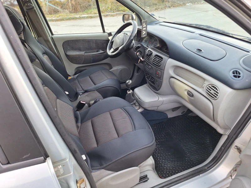 Renault Scenic, снимка 9 - Автомобили и джипове - 48043524