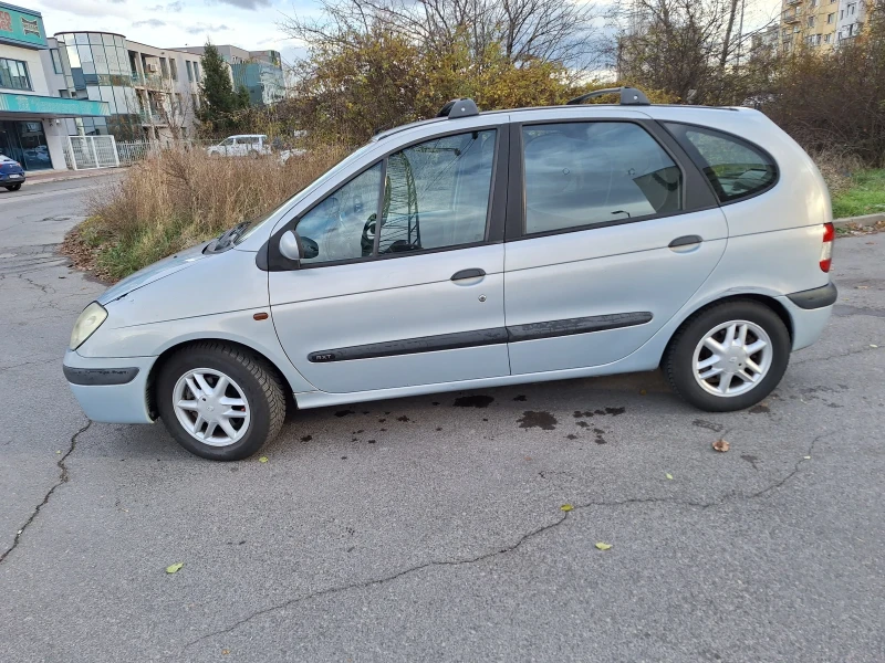 Renault Scenic, снимка 4 - Автомобили и джипове - 48043524