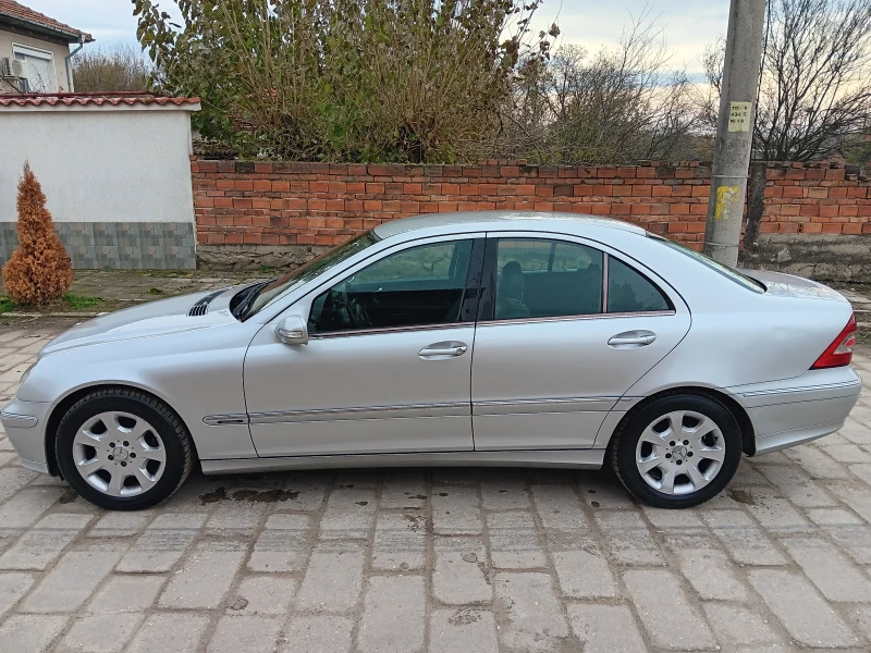 Mercedes-Benz C 220 150 коня, снимка 4 - Автомобили и джипове - 48713594