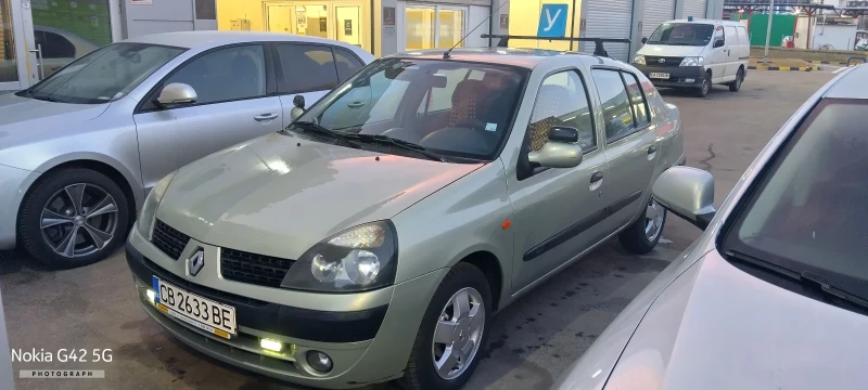 Renault Clio, снимка 2 - Автомобили и джипове - 49326337