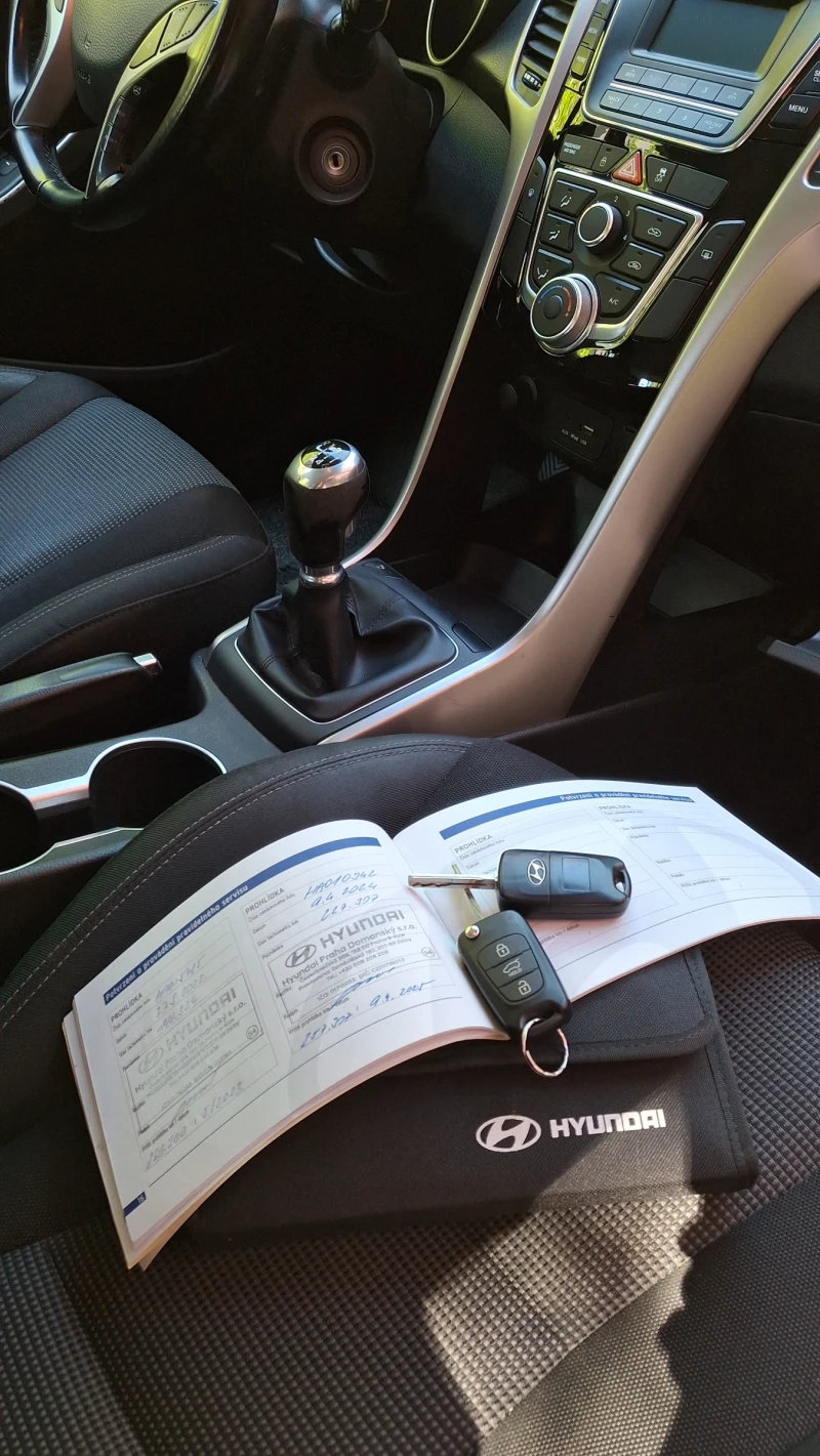 Hyundai I30 1.6 CRDI / Facelift / 110 кс / Euro 6 , снимка 15 - Автомобили и джипове - 50078501