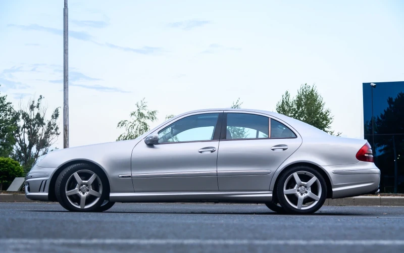 Mercedes-Benz E 320, снимка 3 - Автомобили и джипове - 50925585