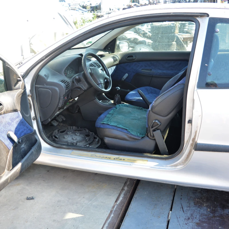 Peugeot 206 1.1 i, снимка 5 - Автомобили и джипове - 51136019