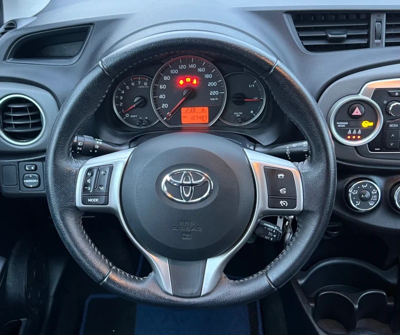 Toyota Yaris NAVI KAMERA 6 ск. , снимка 13 - Автомобили и джипове - 53263167