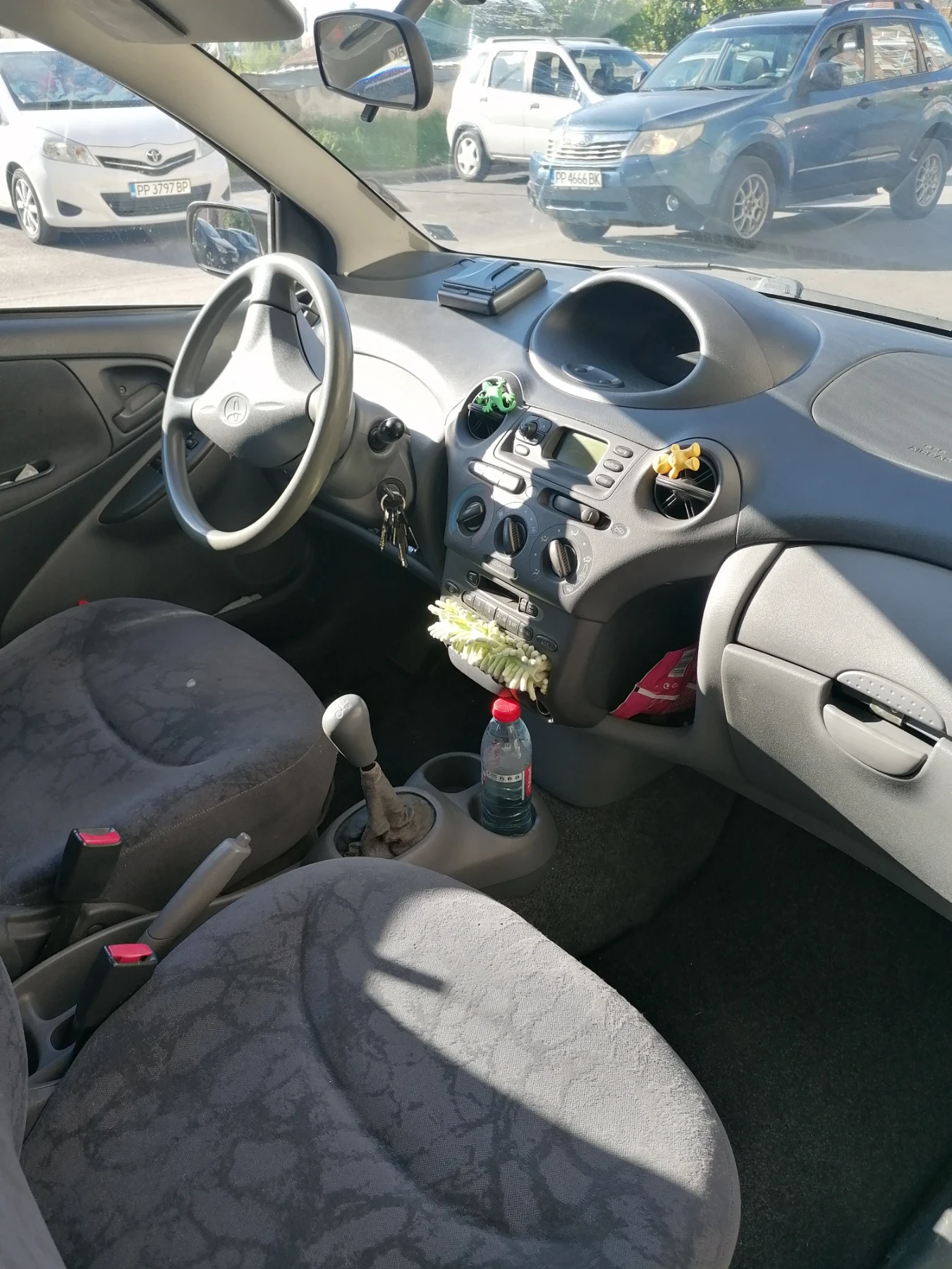 Toyota Yaris 1.0 I - изображение 8
