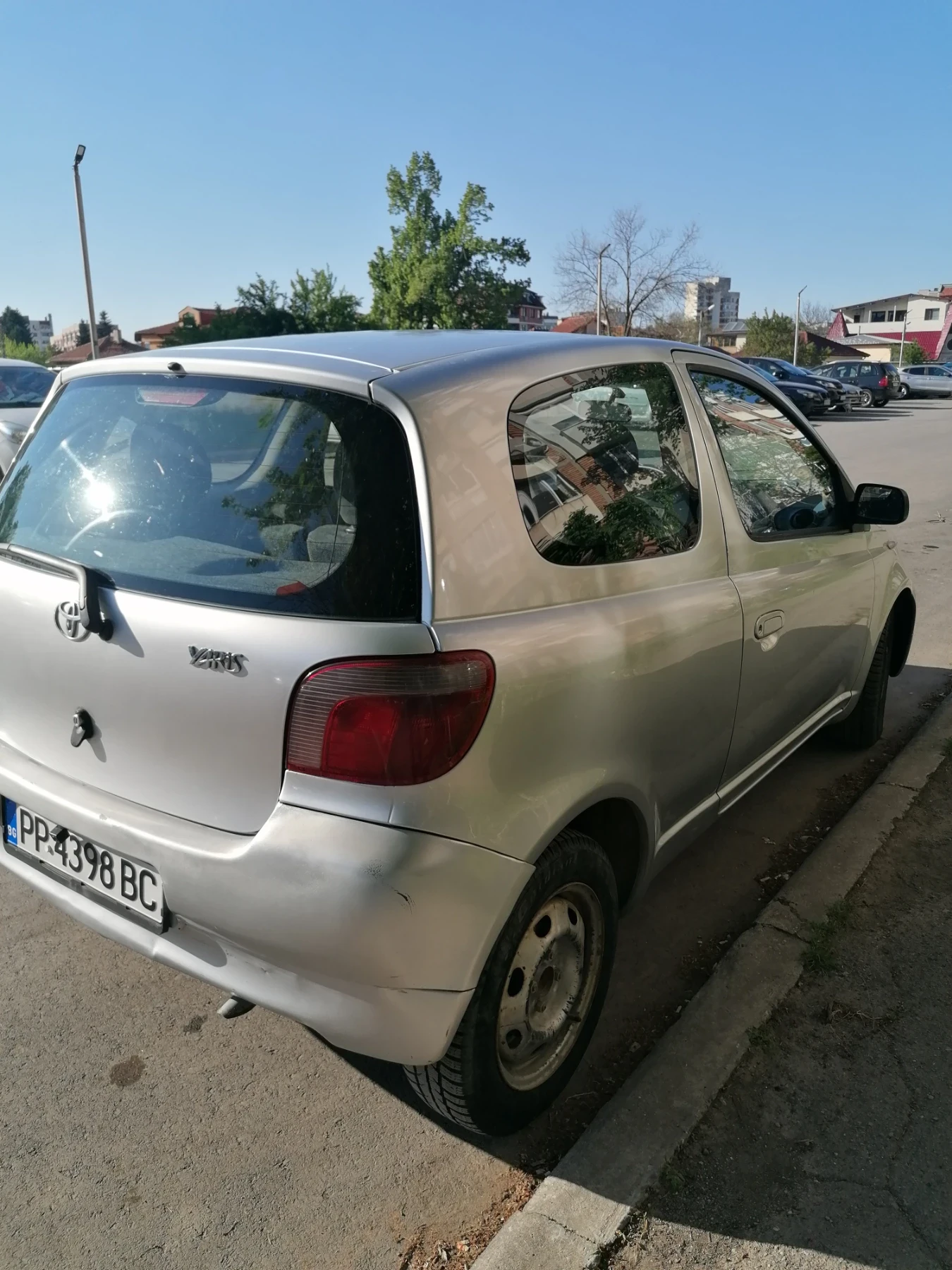 Toyota Yaris 1.0 I - изображение 10