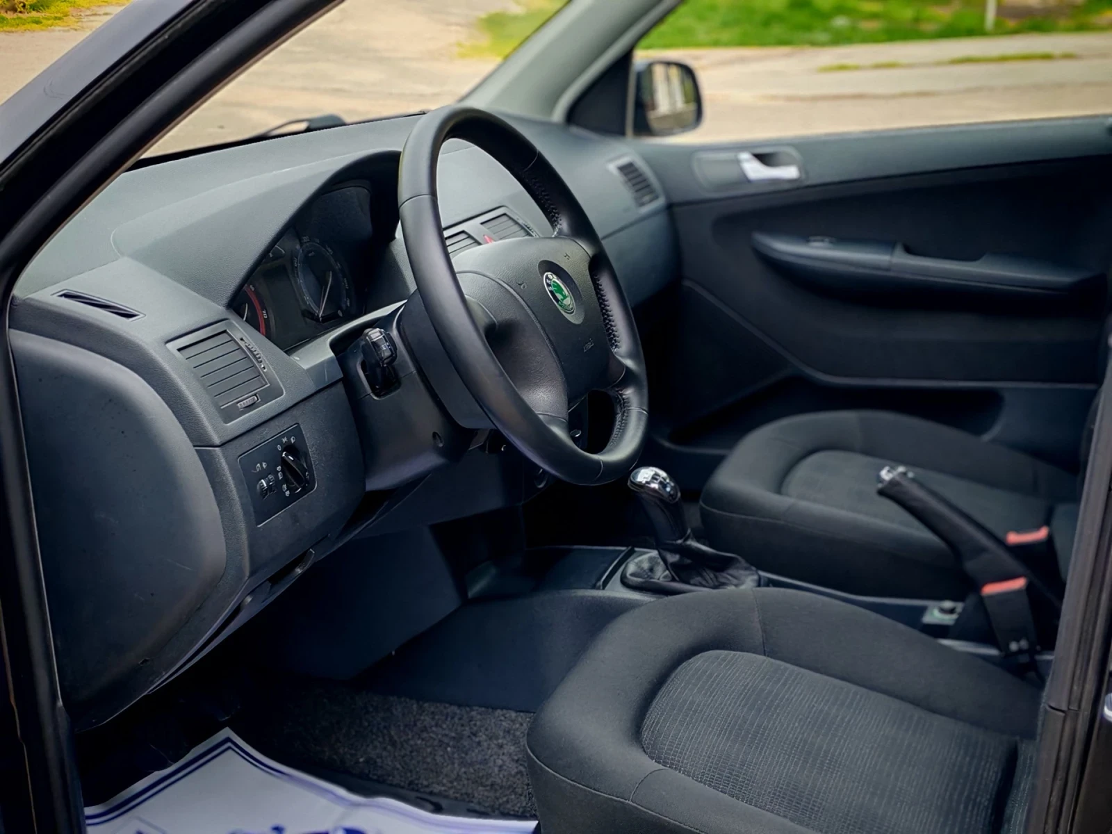 Skoda Fabia 1.4I-16V(75)* FACELIFT* LIMITED-EDITION* , снимка 11 - Автомобили и джипове - 54182749