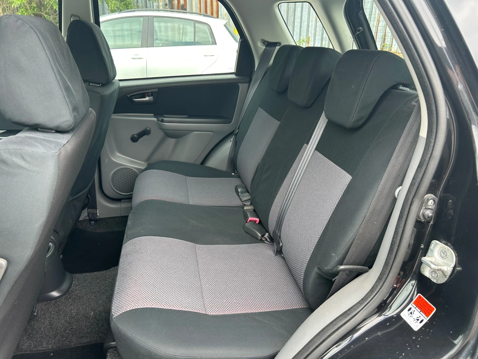 Suzuki SX4 1.6 i 4x4, снимка 6 - Автомобили и джипове - 54740080