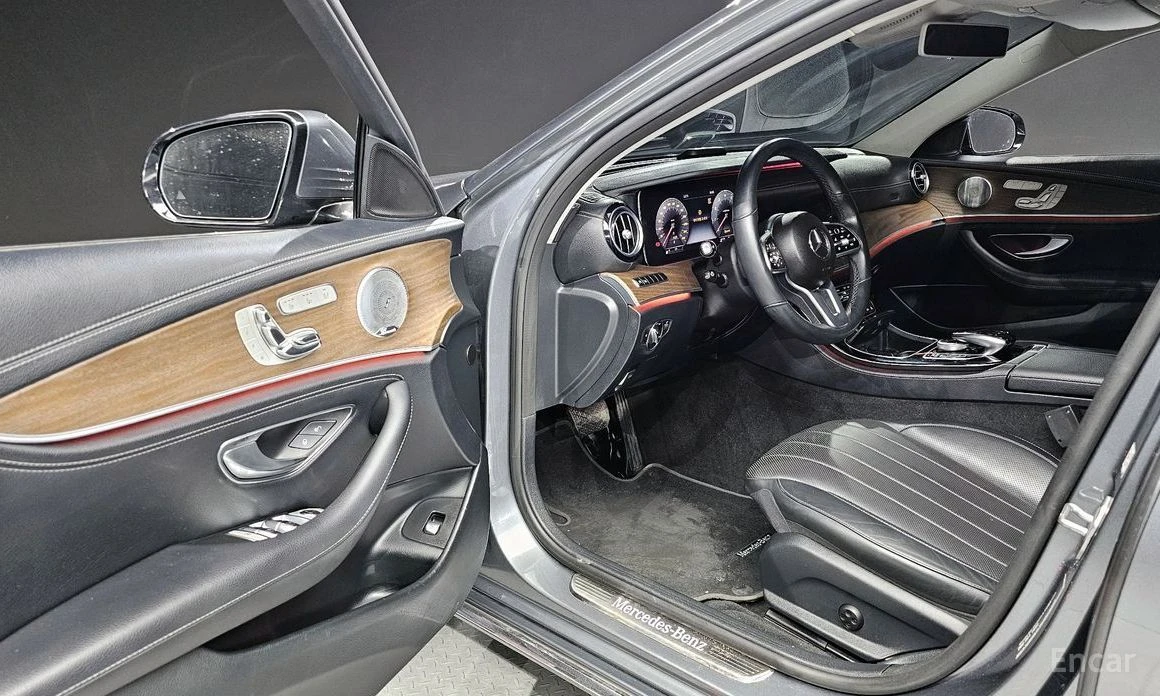 Mercedes-Benz E 300, снимка 10 - Автомобили и джипове - 54854483