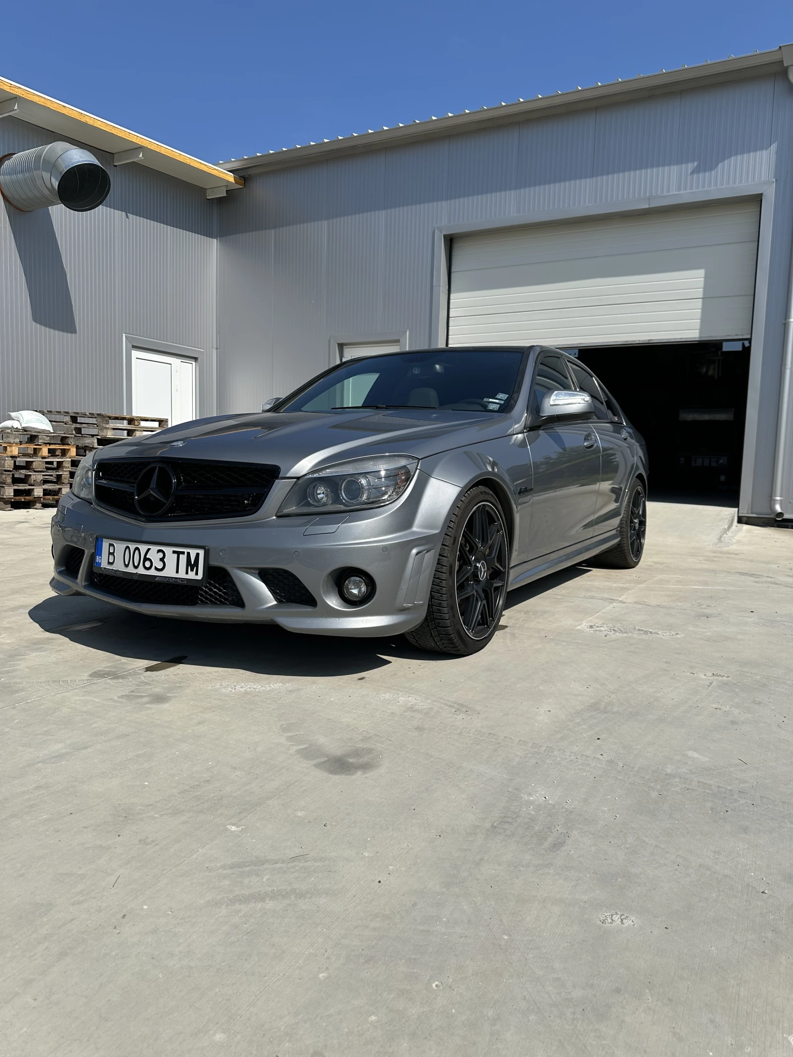 Mercedes-Benz C 63 AMG, снимка 2 - Автомобили и джипове - 55605257