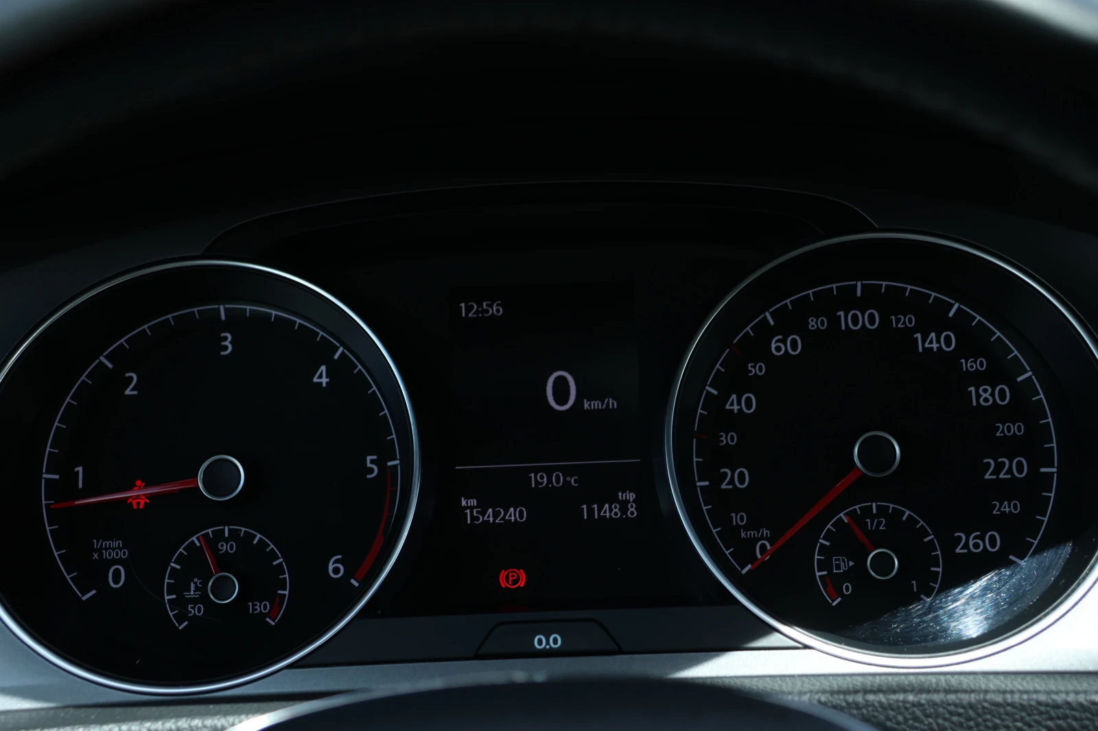 VW Golf Variant 2.0 TDI 4MOTION R-Line | 150 к.с. , снимка 11 - Автомобили и джипове - 56364423