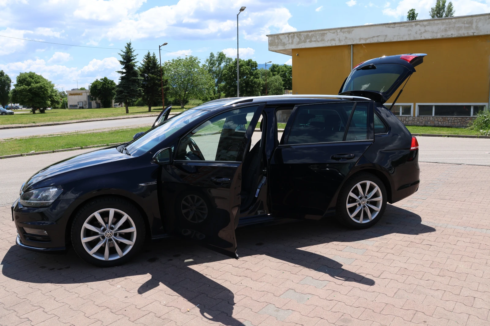 VW Golf Variant 2.0 TDI 4MOTION R-Line | 150 к.с. , снимка 2 - Автомобили и джипове - 56364423
