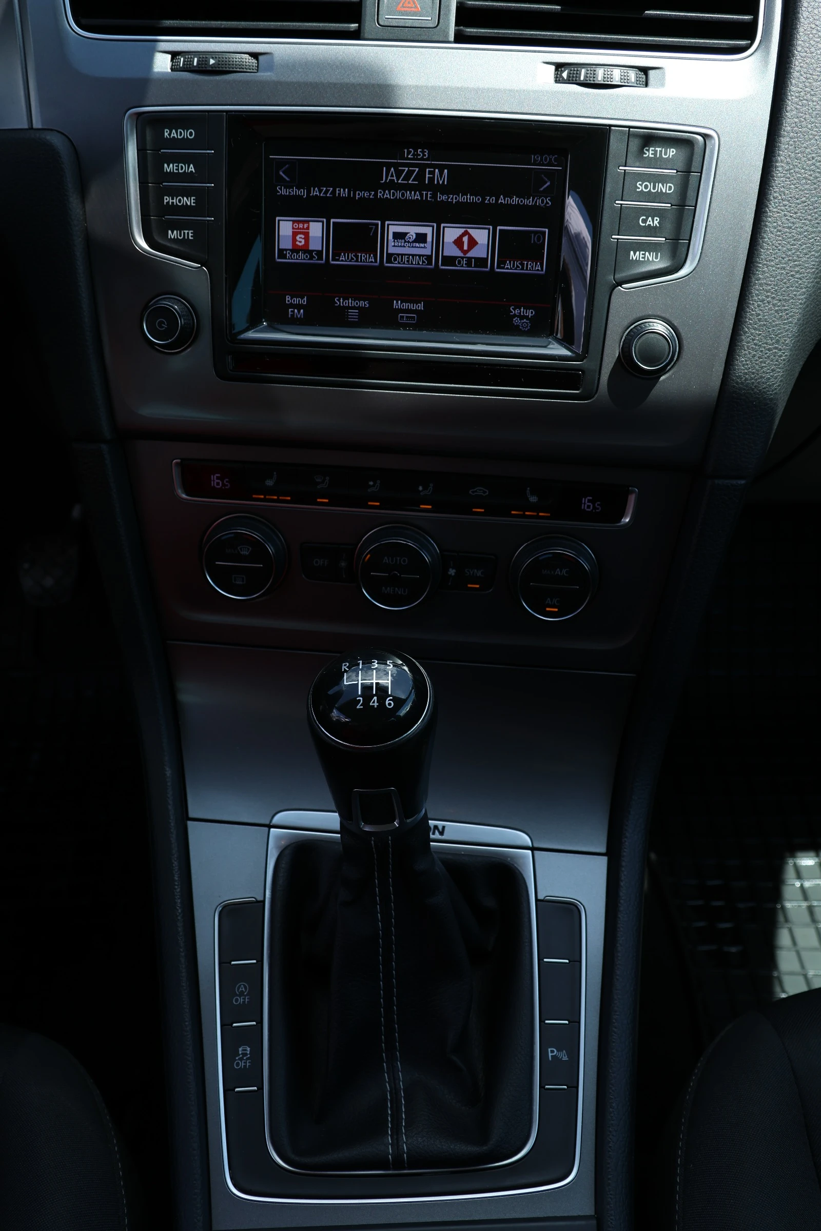 VW Golf Variant 2.0 TDI 4MOTION R-Line | 150 к.с. , снимка 12 - Автомобили и джипове - 56364423