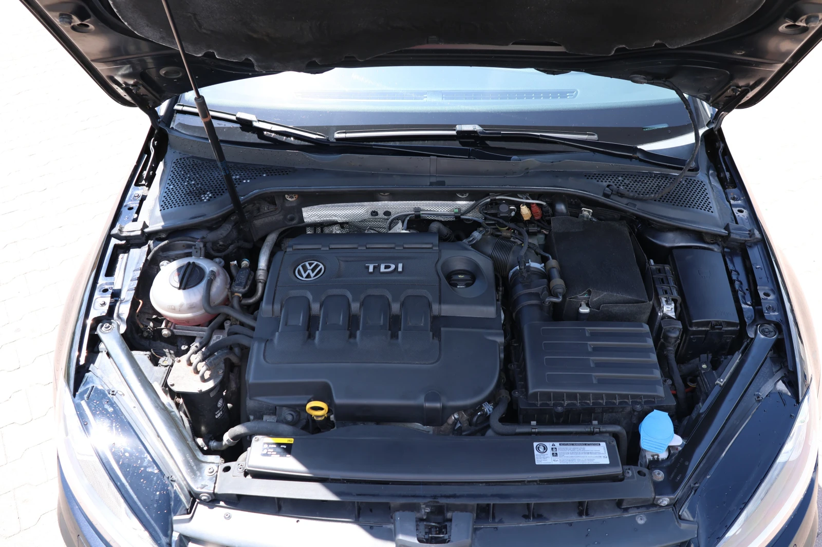 VW Golf Variant 2.0 TDI 4MOTION R-Line | 150 к.с. , снимка 8 - Автомобили и джипове - 56364423