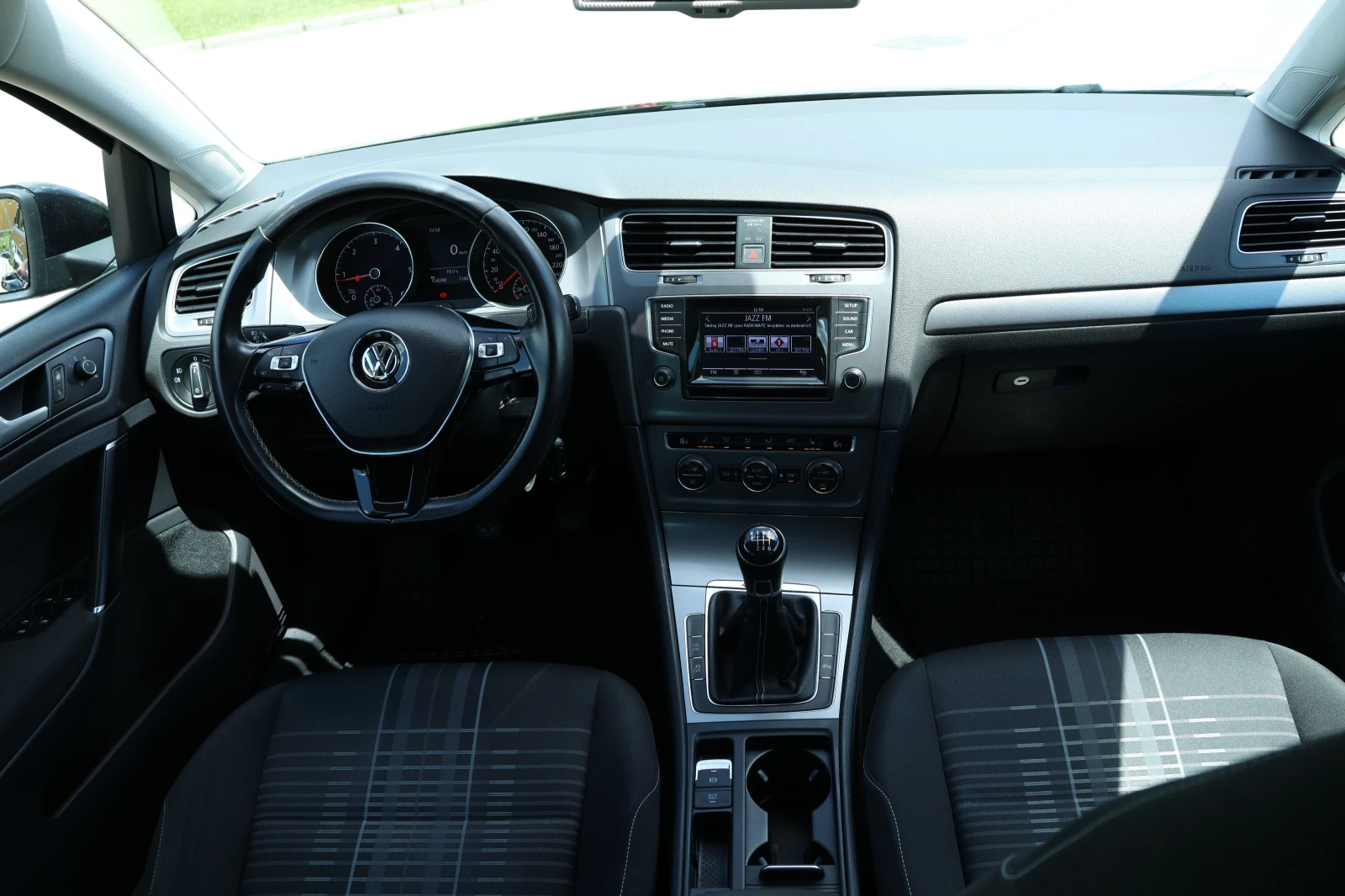 VW Golf Variant 2.0 TDI 4MOTION R-Line | 150 к.с. , снимка 10 - Автомобили и джипове - 56364423