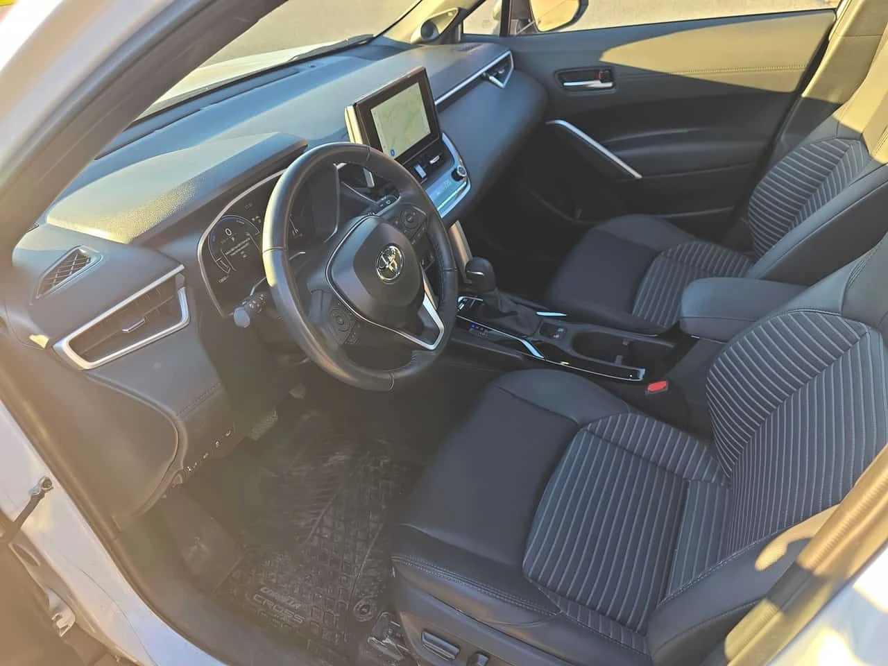 Toyota Corolla Cross XSE AWD | CARFAX | ��� ��������� | Mobile.bg � ����������� 7