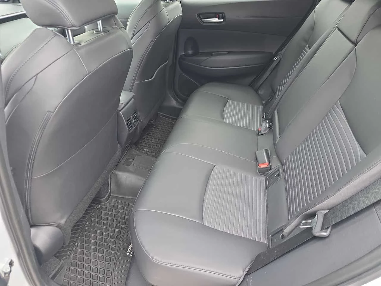 Toyota Corolla Cross XSE AWD | CARFAX | ��� ��������� | Mobile.bg � ����������� 12