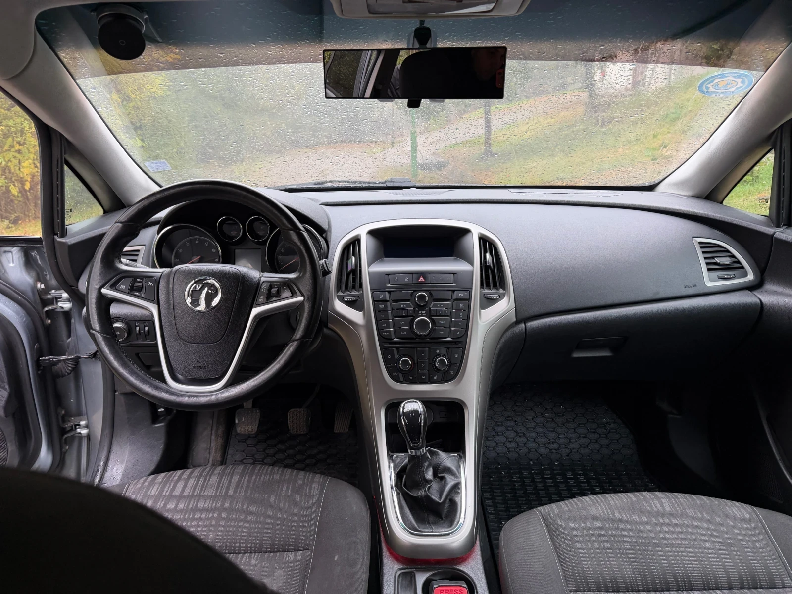 Opel Astra 1.4 Бензин 93 000 км, снимка 15 - Автомобили и джипове - 56747313