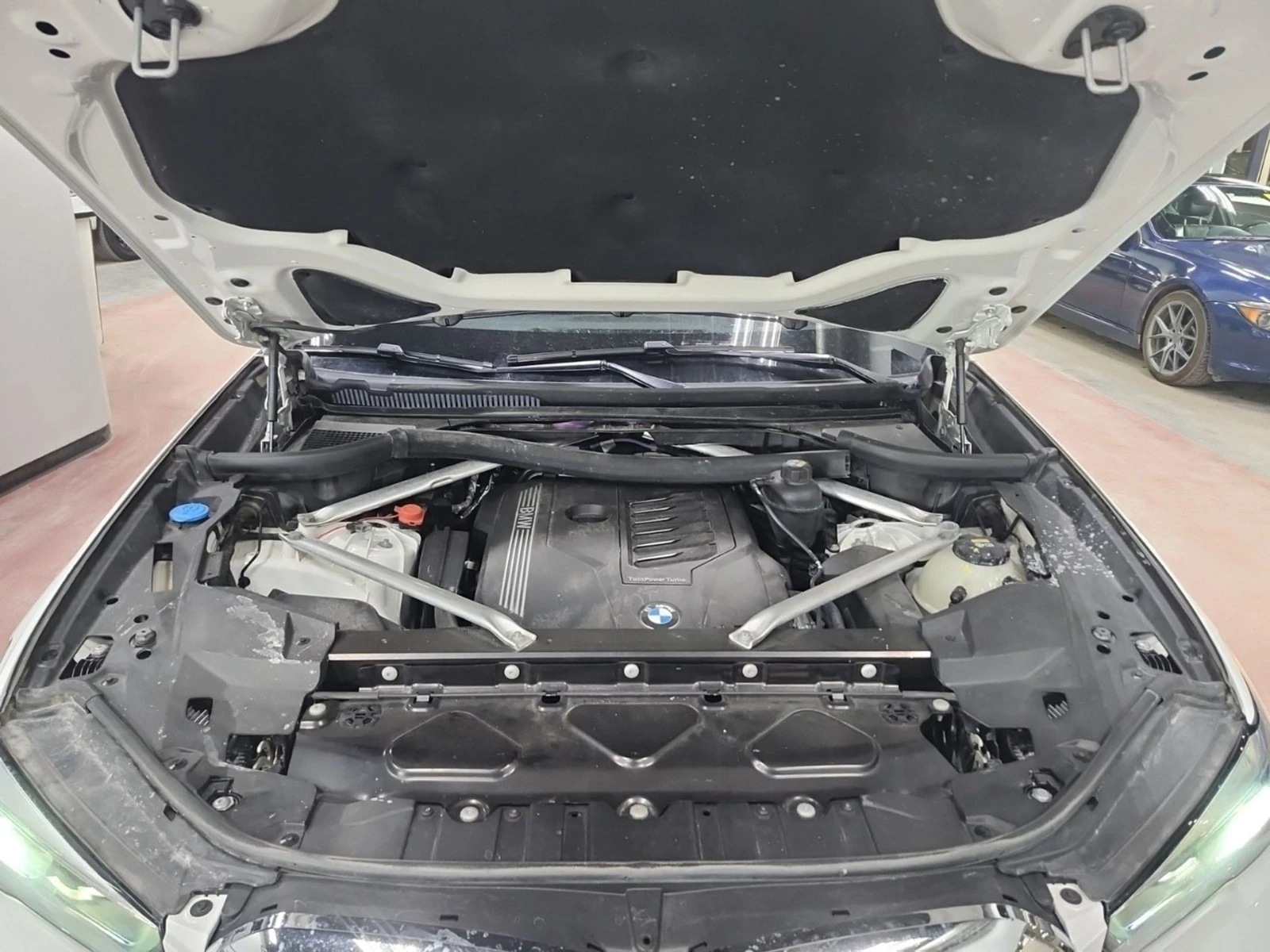 BMW X5 SWAROVSKI/360 VIEW/DRIVER ASSISTS/KEYLESS, снимка 15 - Автомобили и джипове - 54361077