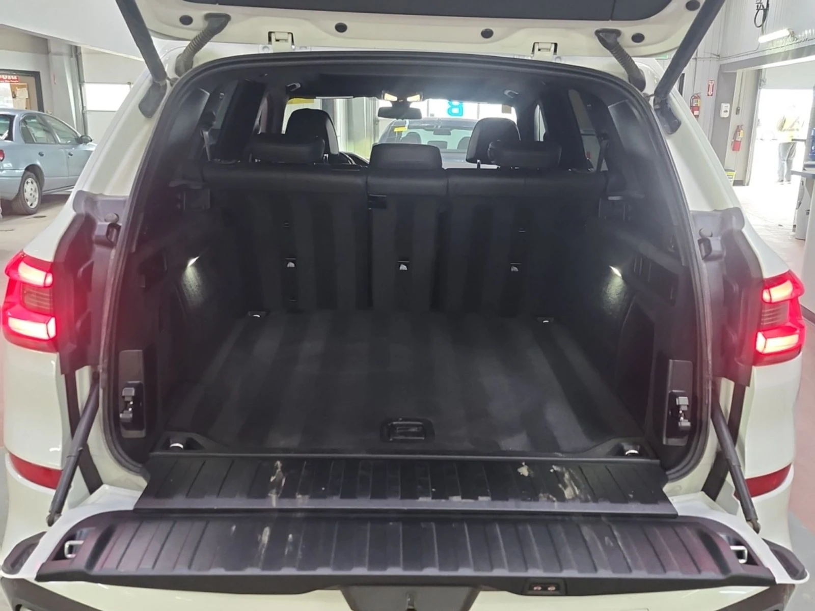 BMW X5 SWAROVSKI/360 VIEW/DRIVER ASSISTS/KEYLESS, снимка 14 - Автомобили и джипове - 54361077