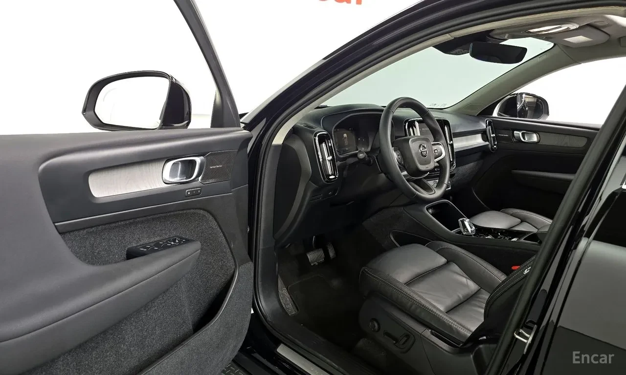 Volvo XC40 B4* ULTIMATE BRIGHT* AWD* PANO* 360, снимка 10 - Автомобили и джипове - 55726616