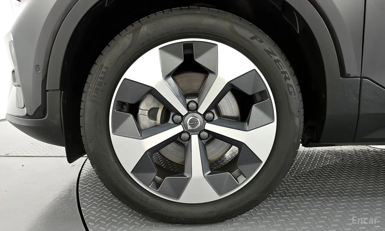 Volvo XC40 B4* ULTIMATE BRIGHT* AWD* PANO* 360, снимка 5 - Автомобили и джипове - 55726616