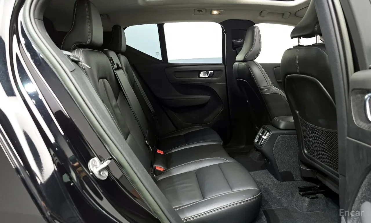 Volvo XC40 B4* ULTIMATE BRIGHT* AWD* PANO* 360, снимка 11 - Автомобили и джипове - 55726616
