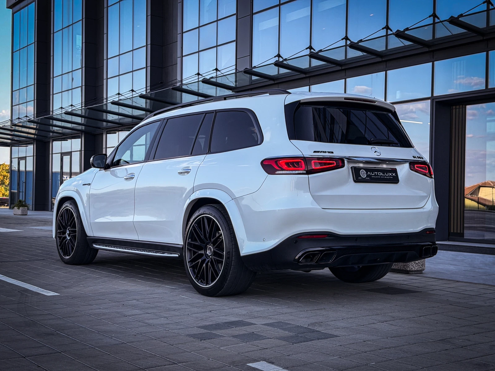 Mercedes-Benz GLS 400 d/GLS 63 AMG OPTIC/360/CARBON/4DBURM/PANO/FULLMAXX, снимка 4 - Автомобили и джипове - 55784252