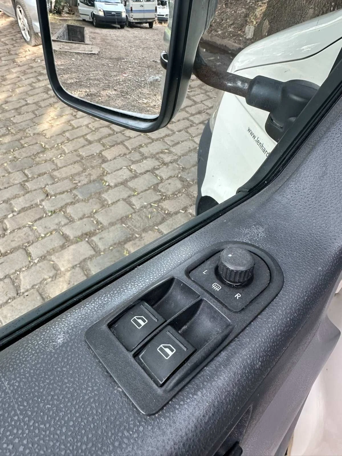VW Transporter T5 - 2.5TDi Synchro - изображение 9