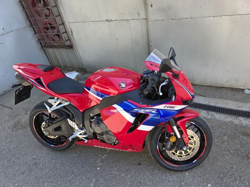 Honda Cbr 600RR 2025 Чисто Нов!, снимка 8 - Мотоциклети и мототехника - 51383660