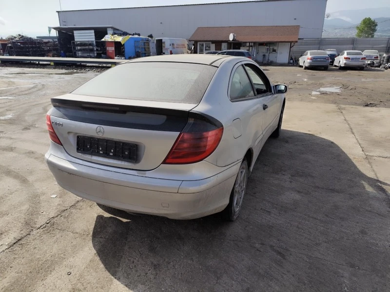 Mercedes-Benz C 180, снимка 4 - Автомобили и джипове - 45429823