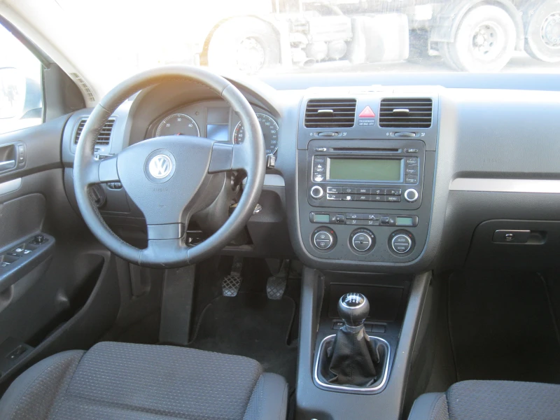 VW Jetta, снимка 15 - Автомобили и джипове - 50023829