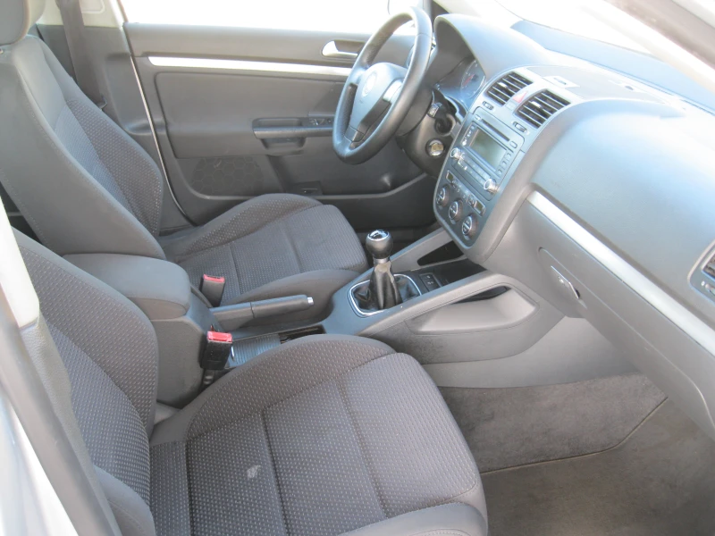 VW Jetta, снимка 13 - Автомобили и джипове - 50023829