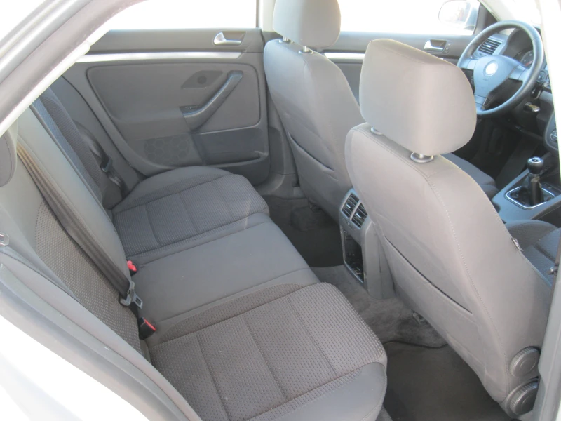 VW Jetta, снимка 14 - Автомобили и джипове - 50023829