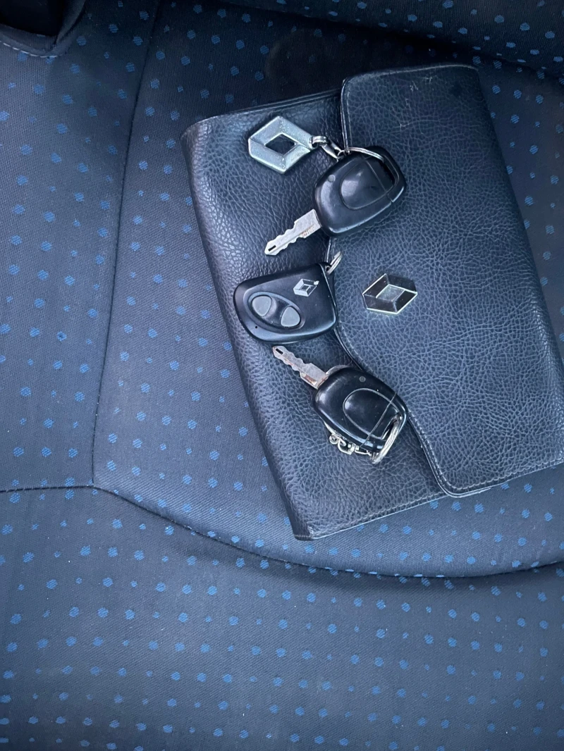 Renault Clio, снимка 2 - Автомобили и джипове - 52553489