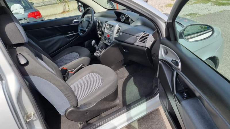 Lancia Ypsilon 1.2i Euro4, снимка 9 - Автомобили и джипове - 51677197