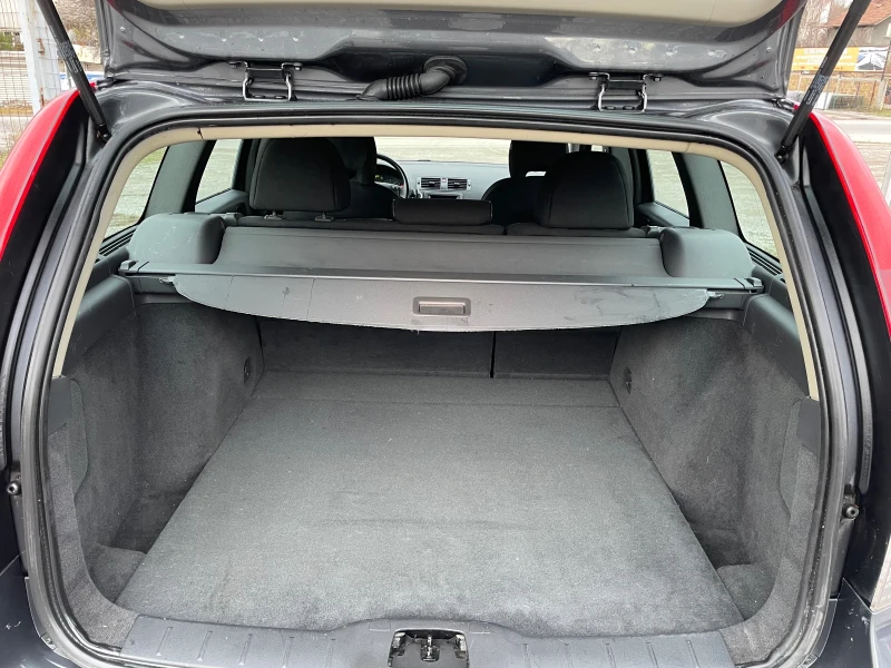 Volvo V50 FACELIFT , 6 скорости, ПАРКТРОНИК, снимка 10 - Автомобили и джипове - 52539460