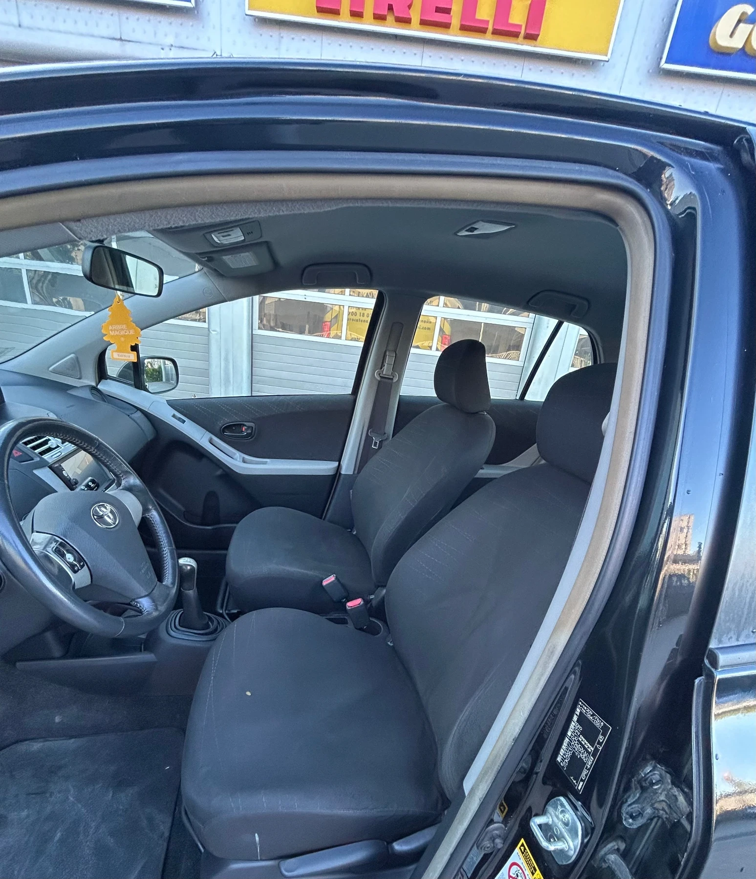 Toyota Yaris Бензин // 4 Врати - изображение 9