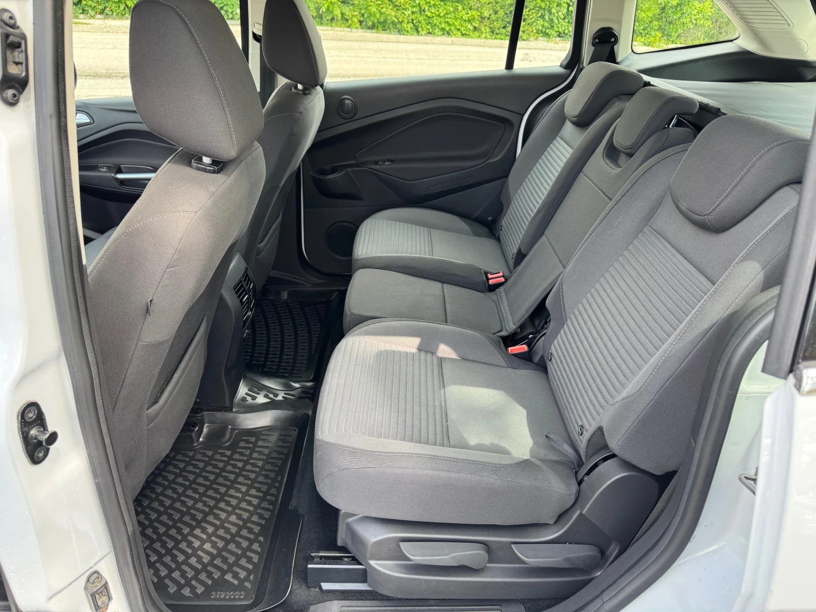 Ford Grand C-Max 1.5 DURATORQ TDCI - изображение 10