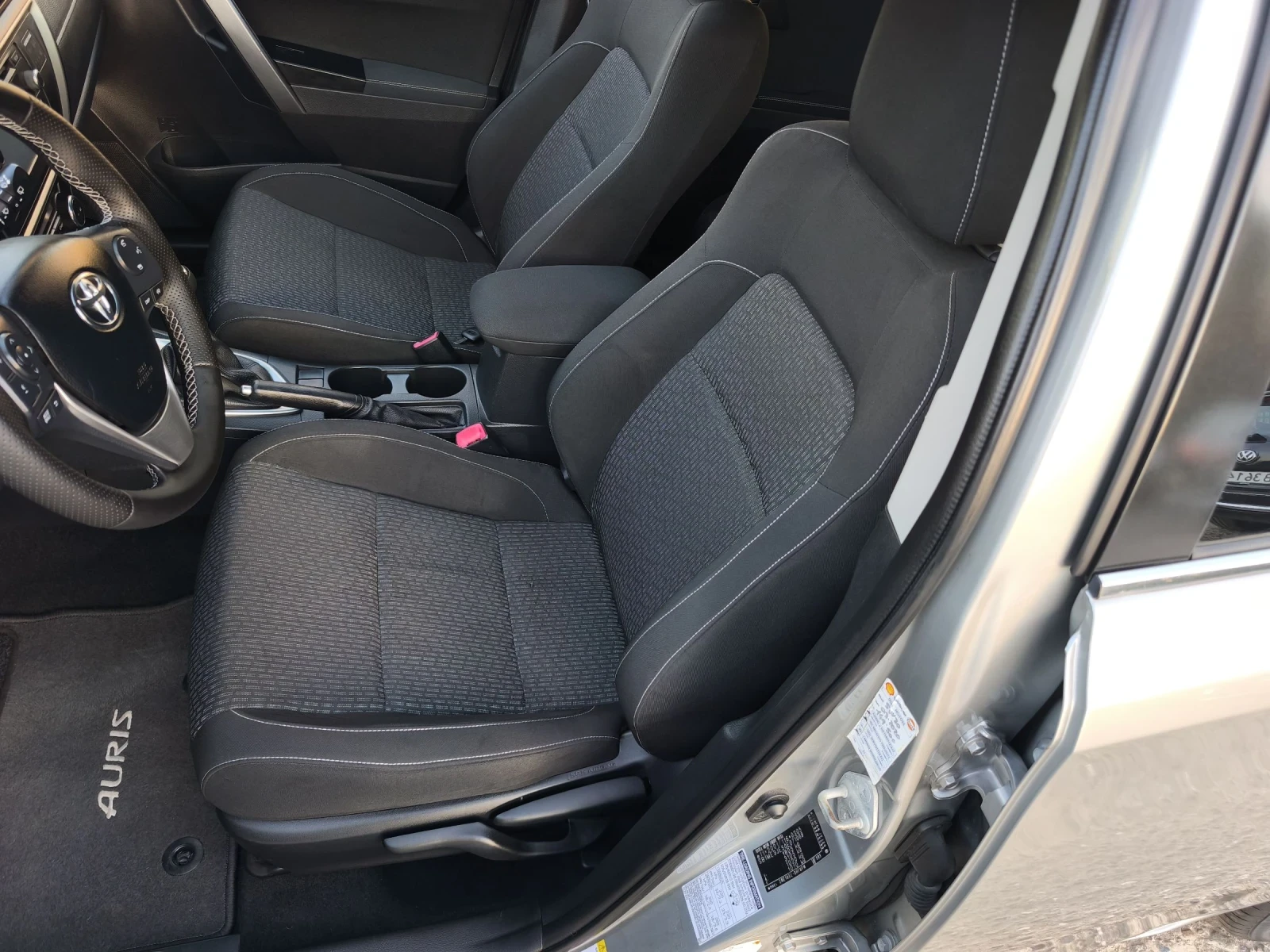 Toyota Auris 1.6i 132kc  - изображение 8