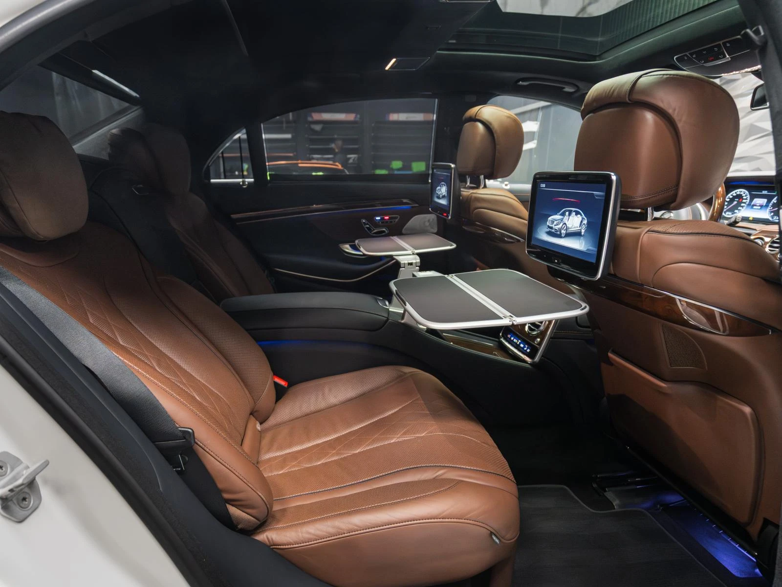 Mercedes-Benz S 500 Burmester* 4MATIC* Обдухване* Pano* 360* 3Х ТV* Lo - изображение 10