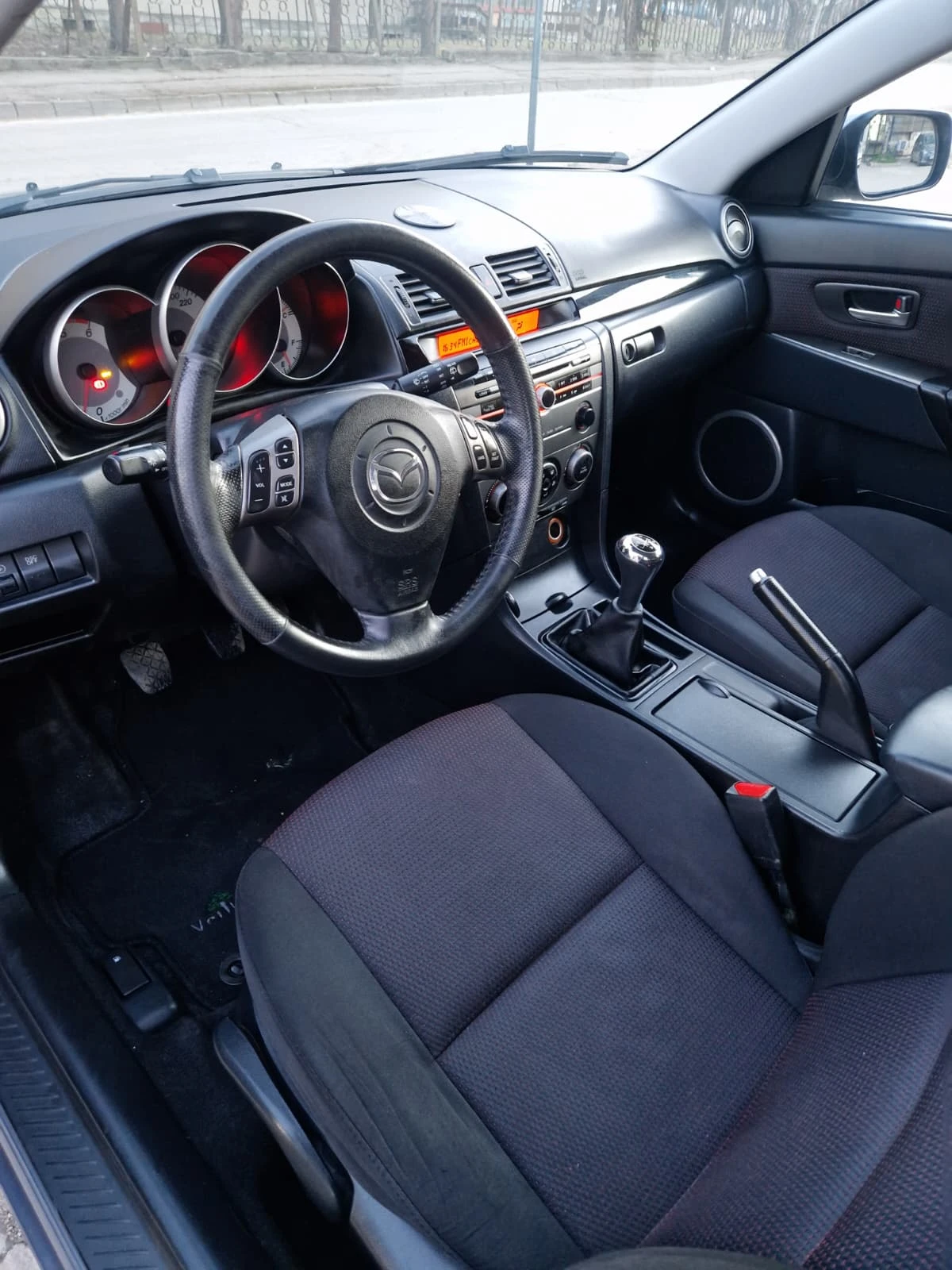 Mazda 3 MZR-CD * 6ск * Нов внос, снимка 13 - Автомобили и джипове - 53772508