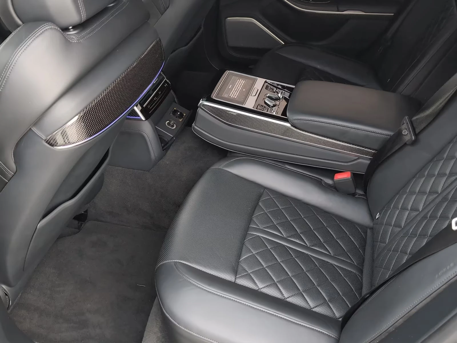 Audi S8 4.0TFSI/571HP/CERAMIC/MASSAGE/PANO/B&O/SOFT/908g, снимка 14 - Автомобили и джипове - 53801140