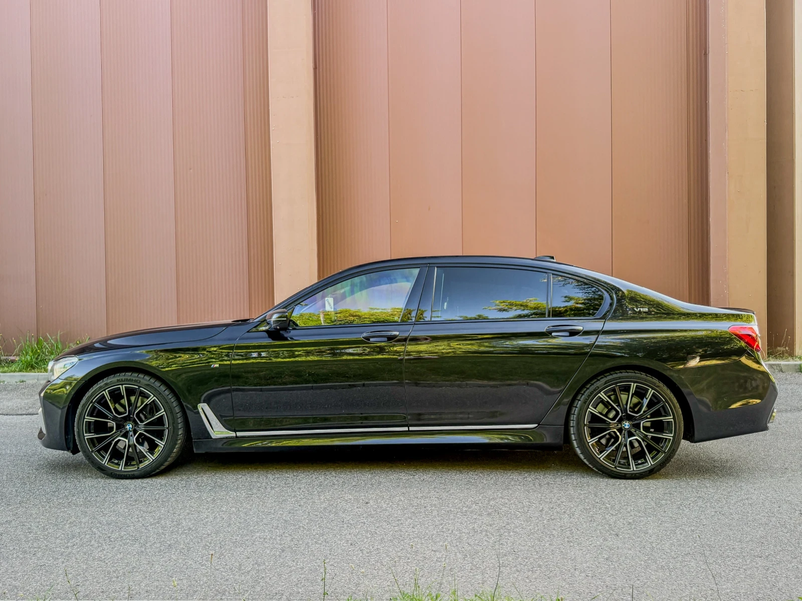 BMW 750 IL 6МЕСЕЦА ГАРАНЦИЯ ИЛИ 5000КМ!Individual W12 Pack, снимка 2 - Автомобили и джипове - 54864509
