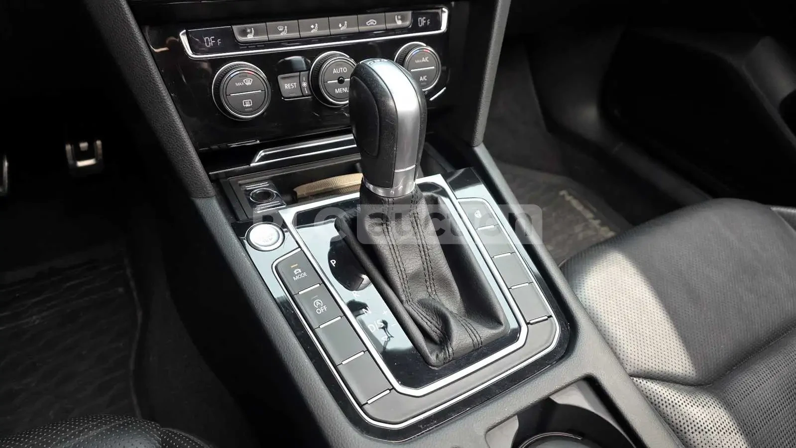 VW Arteon 2.0TDI 4MOTION| КАМЕРА| ОБДУХ| HUD| ВКЛ.ТЕХНОТЕСТ, снимка 8 - Автомобили и джипове - 55048851