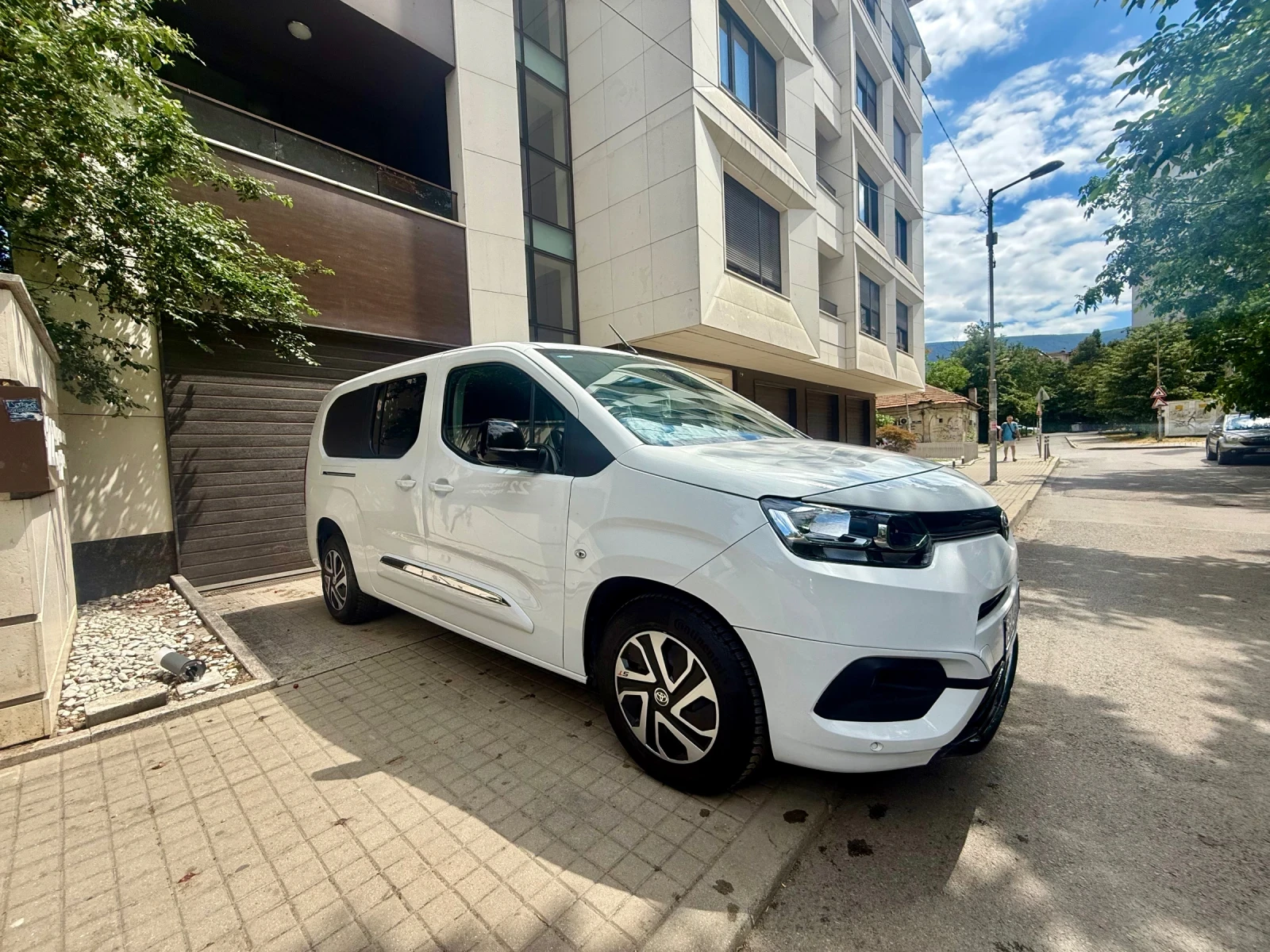 Toyota Verso Автомат/Макси/Чисто Нова-Гаранционна, снимка 3 - Автомобили и джипове - 55163147