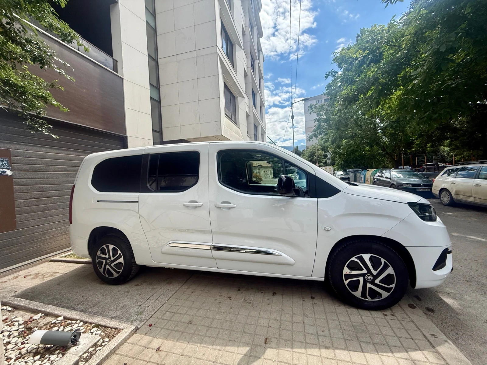 Toyota Verso Автомат/Макси/Чисто Нова-Гаранционна, снимка 9 - Автомобили и джипове - 55163147
