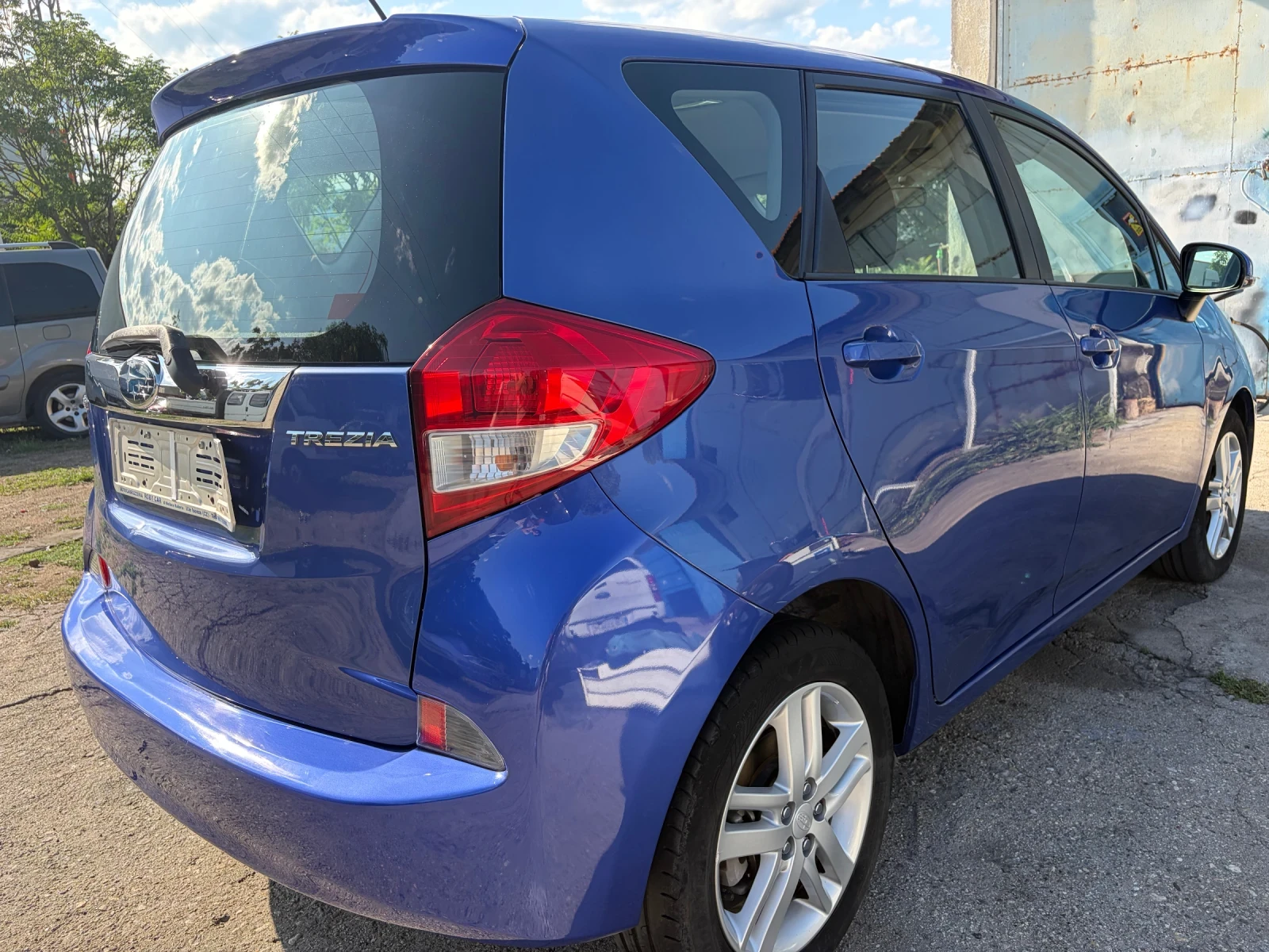 Subaru Trezia 1.4, снимка 10 - Автомобили и джипове - 55396646